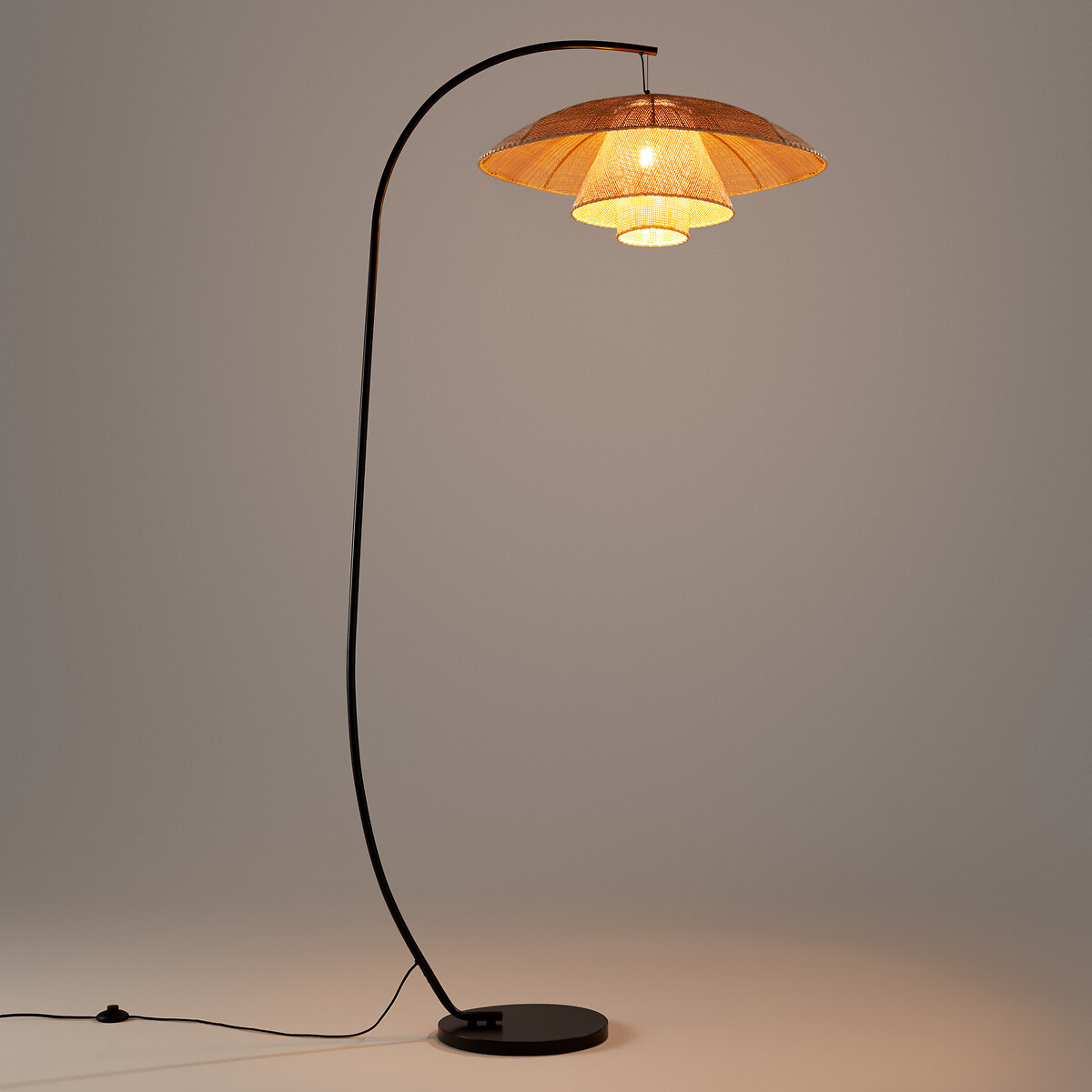 LA REDOUTE INTERIEURS<br>Luminária de chão arqueada em aço e rattan, Lola