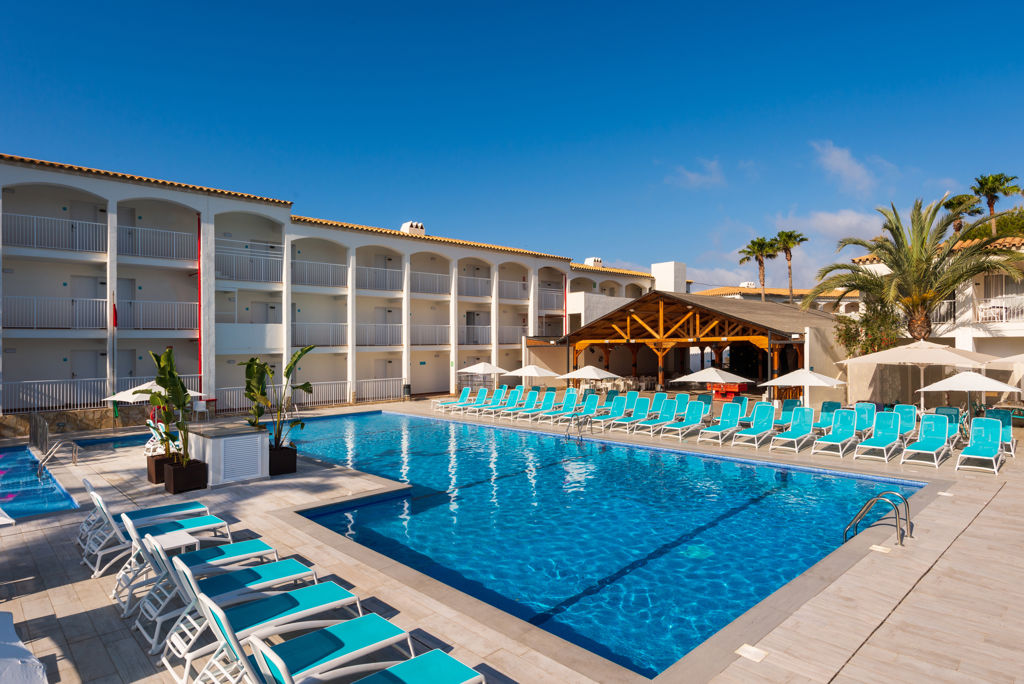 Vibra Cala Tarida Logies en ontbijt - Hotel