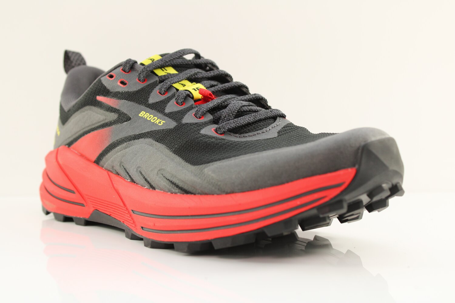 Brooks Cascadia 16, grün