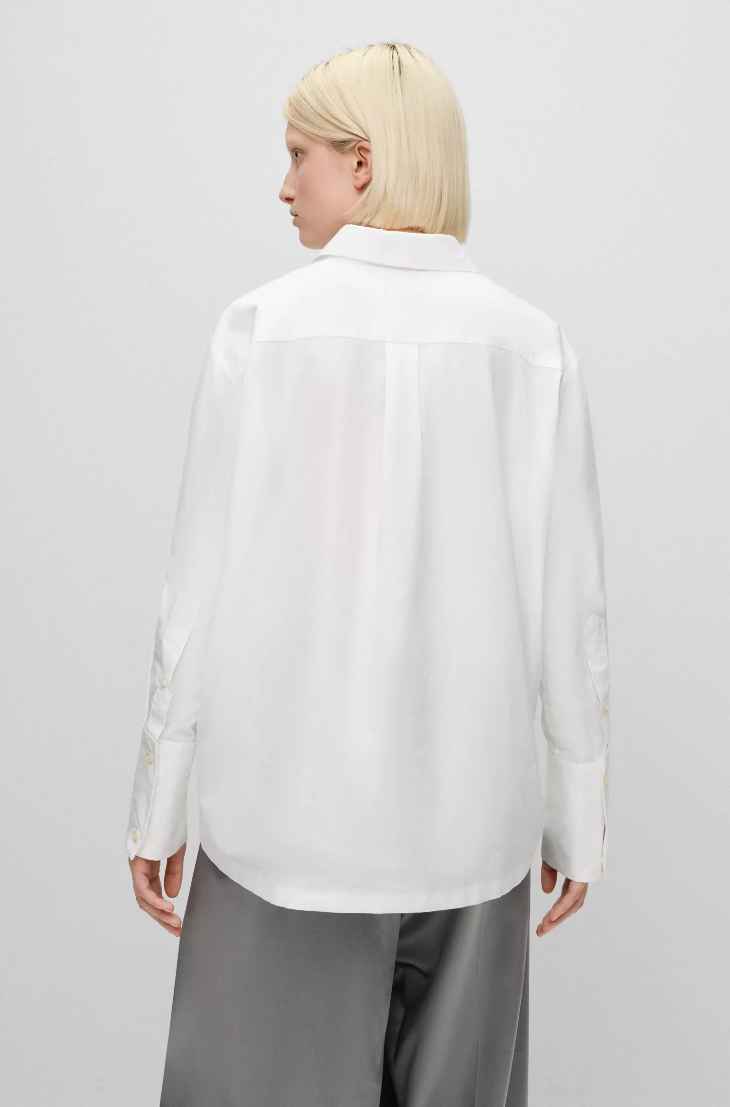 Camisa BOSS preta de algodão popeline com corte reto