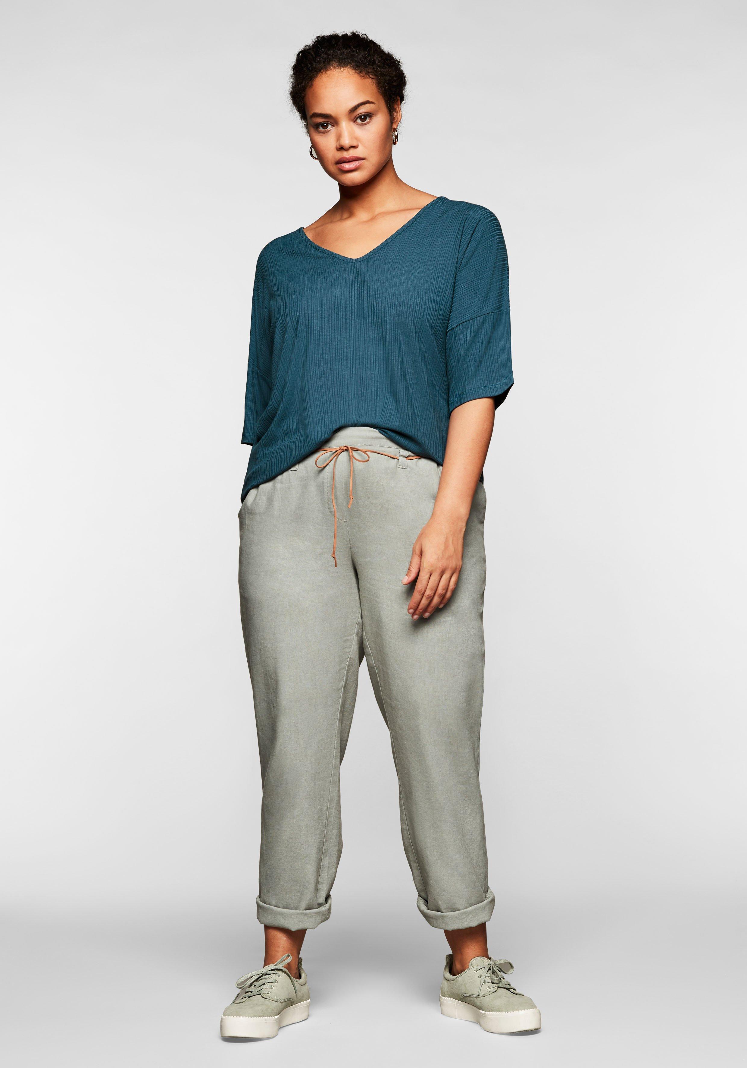 Shirt mit V-Ausschnitt, in Oversized-Form