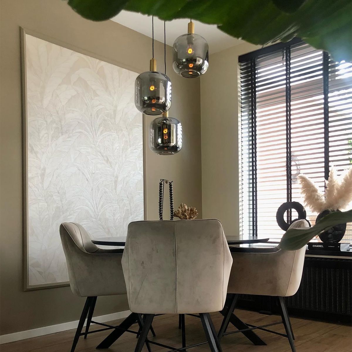 Design hanglamp zwart met goud en smoke glas 3-lichts - Zuzanna