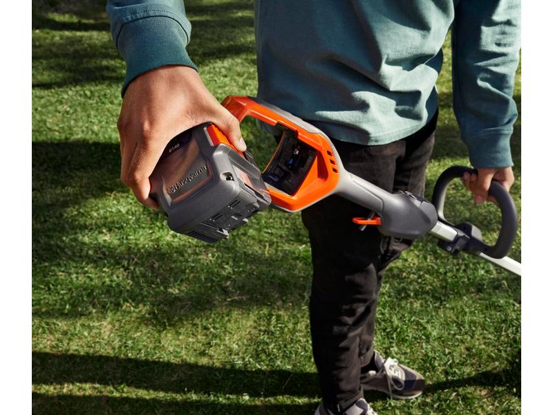 Husqvarna Akku-Rasentrimmer 215iL Kit, 2.0 Ah Kabelloser Rasentrimmer für den privaten Gebrauch