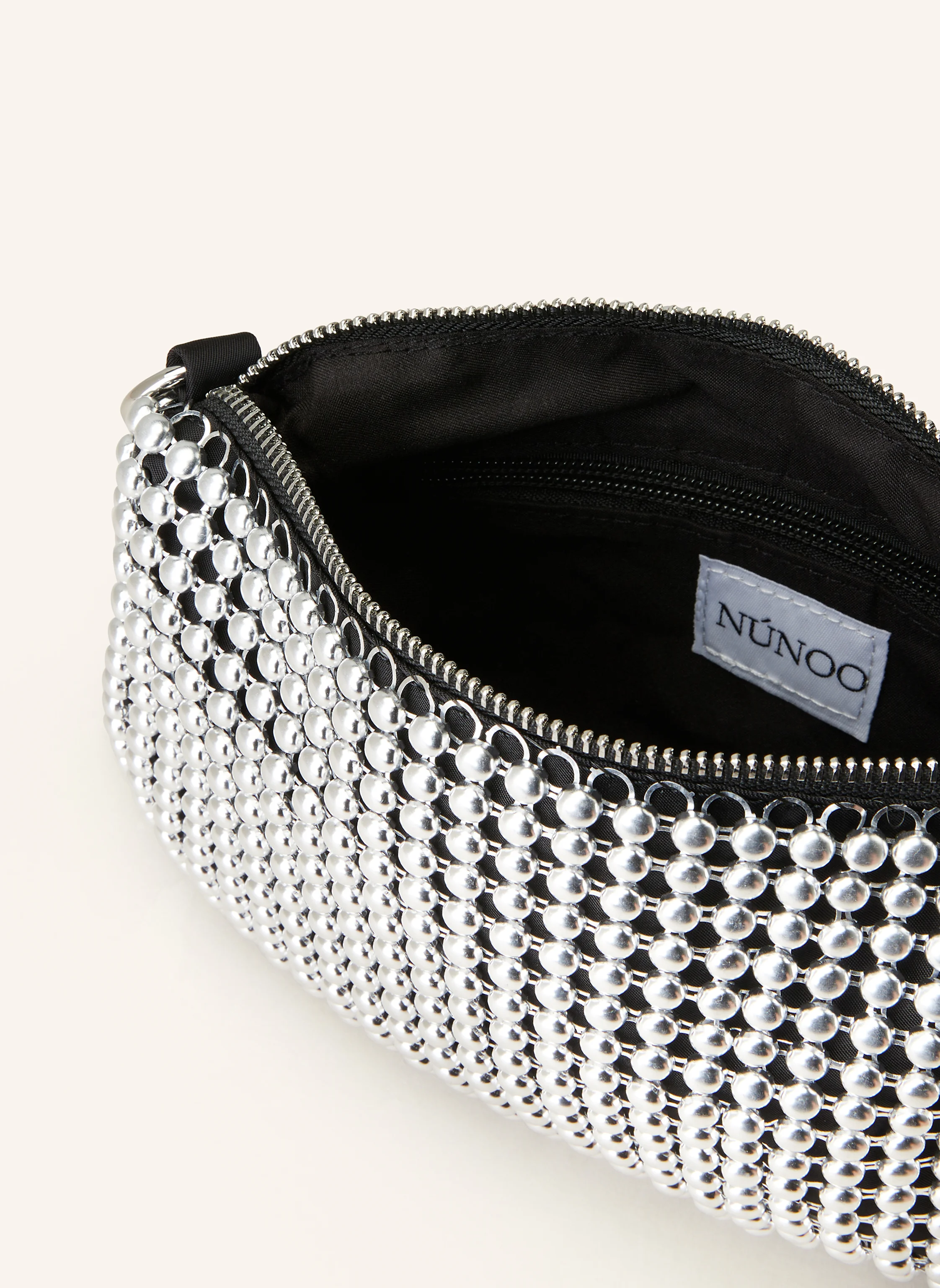 NÚNOO Handtasche LUCIA mit Nieten