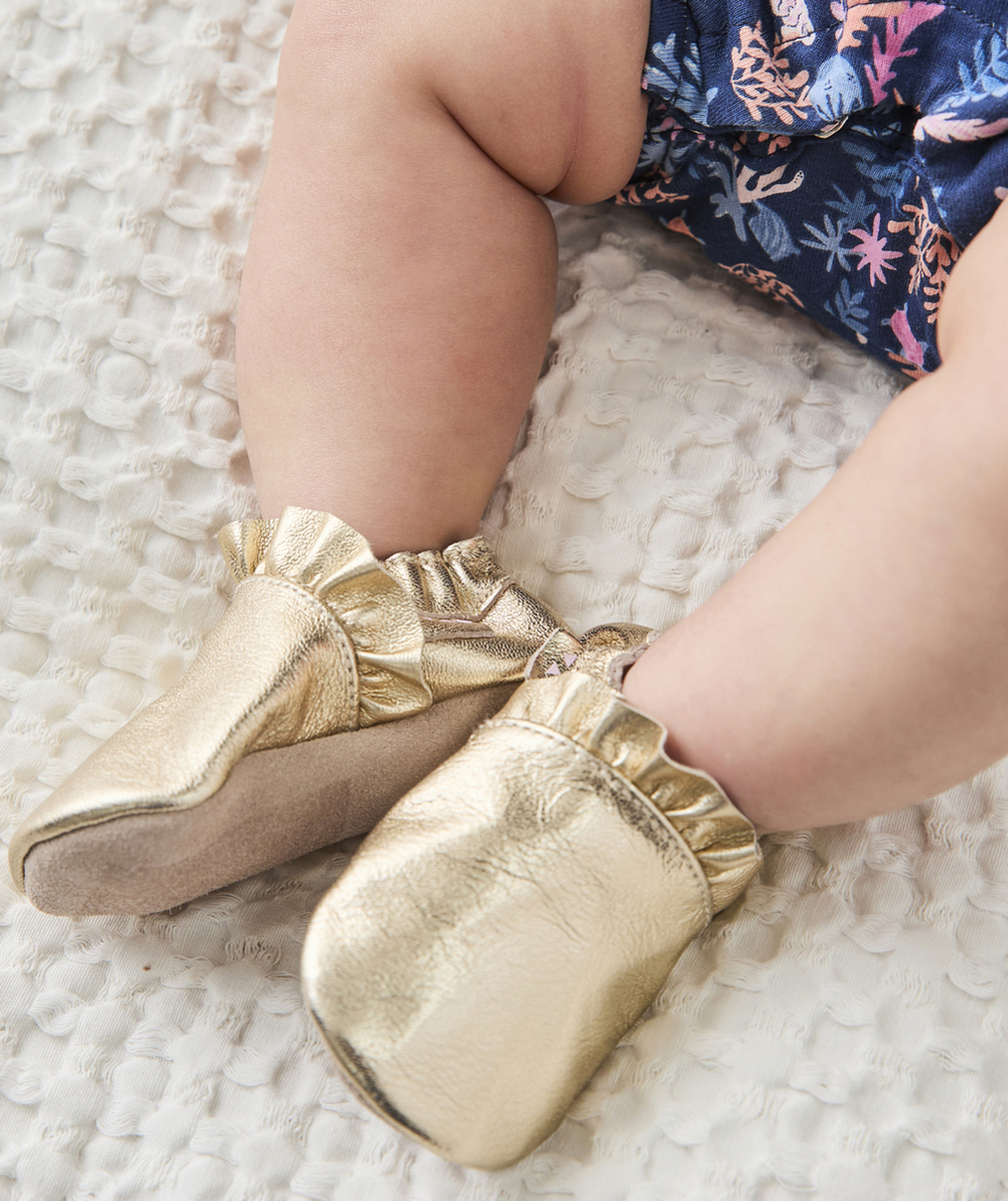 chaussons bébé fille couleur dorée