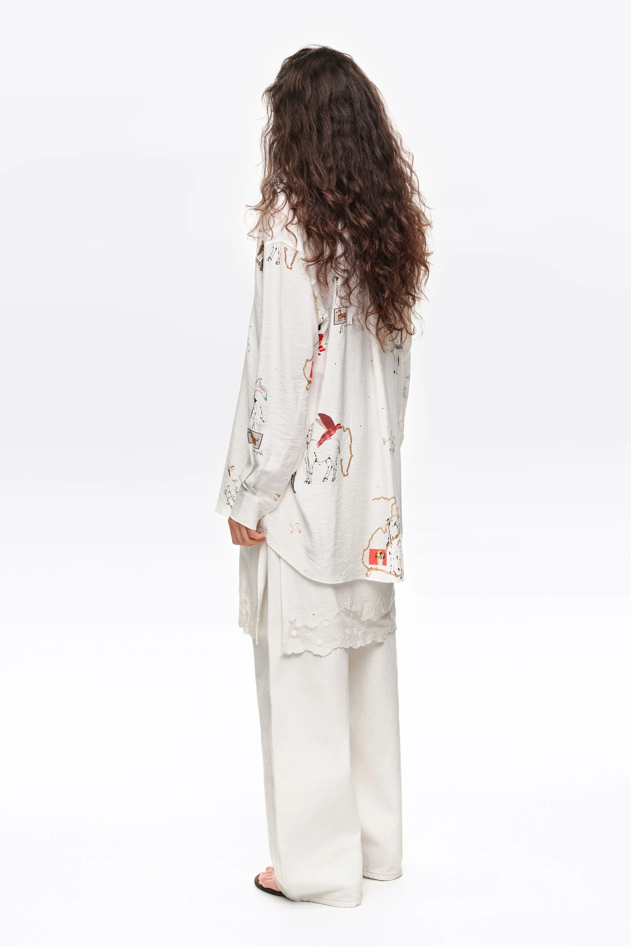 Camisa decotada com colagem de Animal Chain