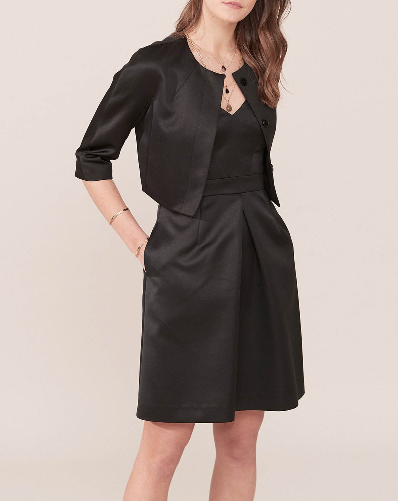 Caroll Robe Ora évasée satinée noire