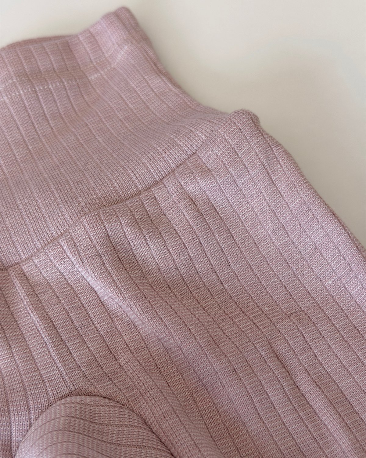 Bukse Rib m/ høyt liv – 45% Bomull, 35% Merino, 20% Silke – Ubehandlet Ull