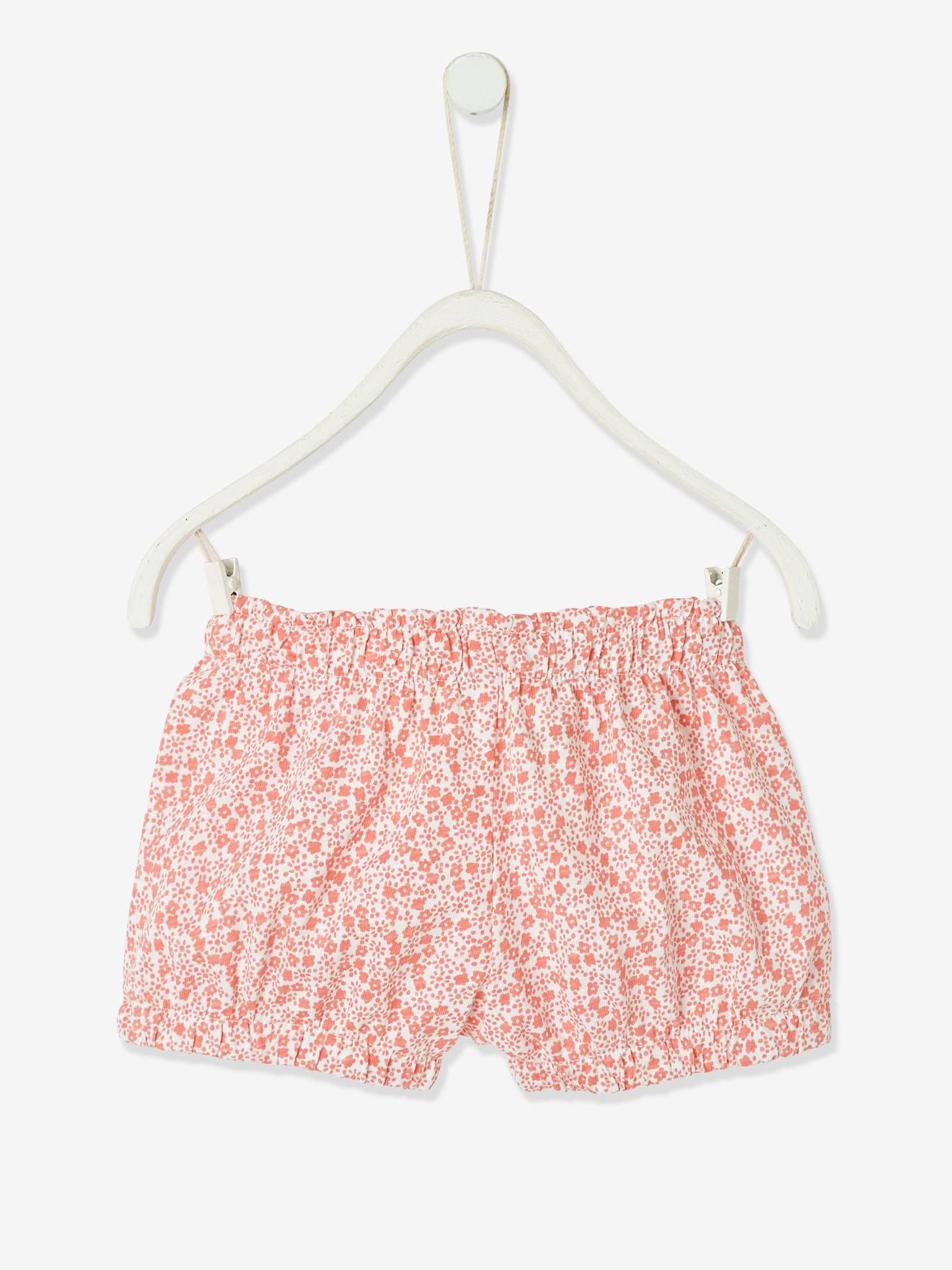 Calção infantil para menina em malha branca clara com estampa.