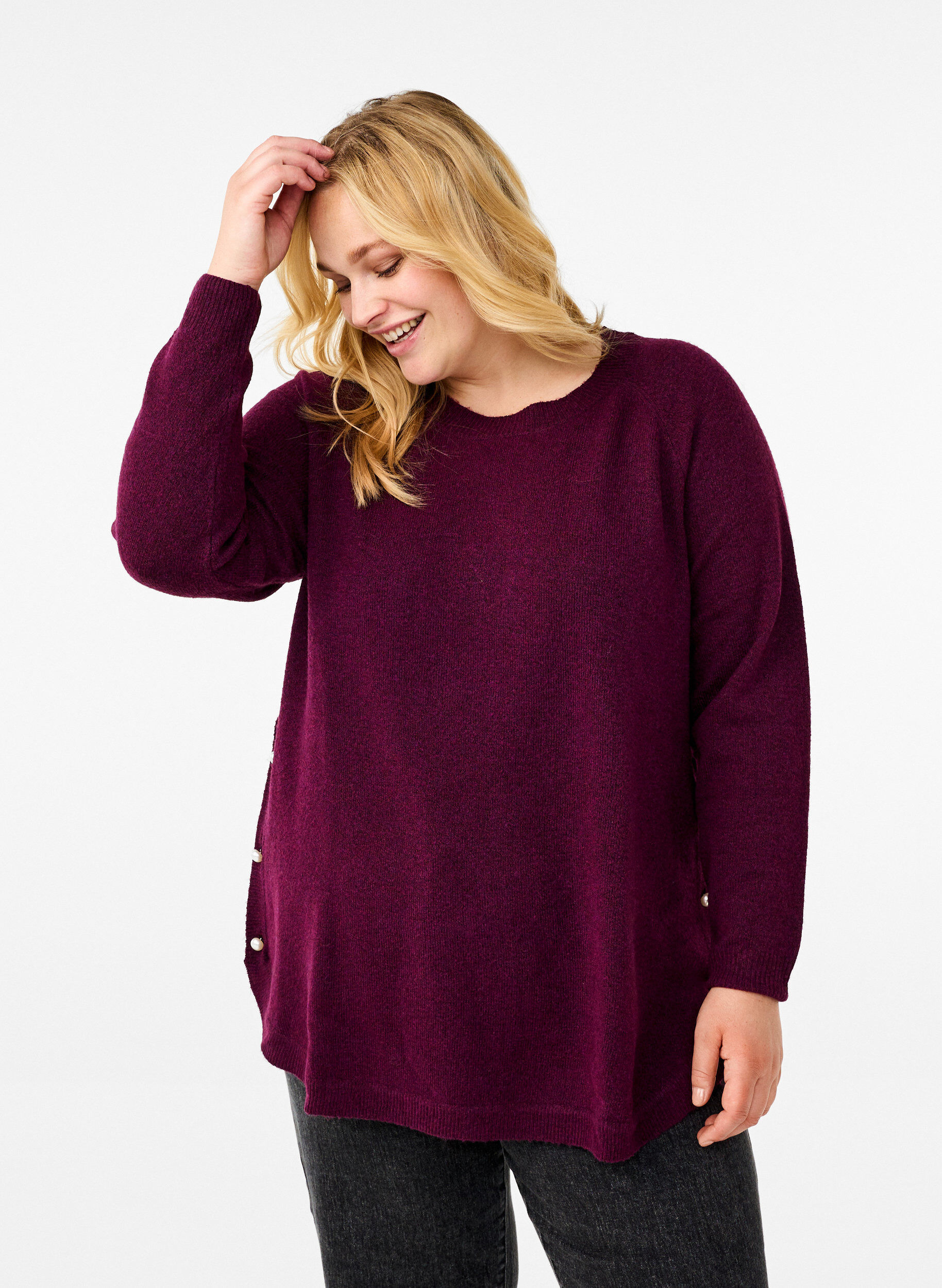 Strikbluse med perledetaljer