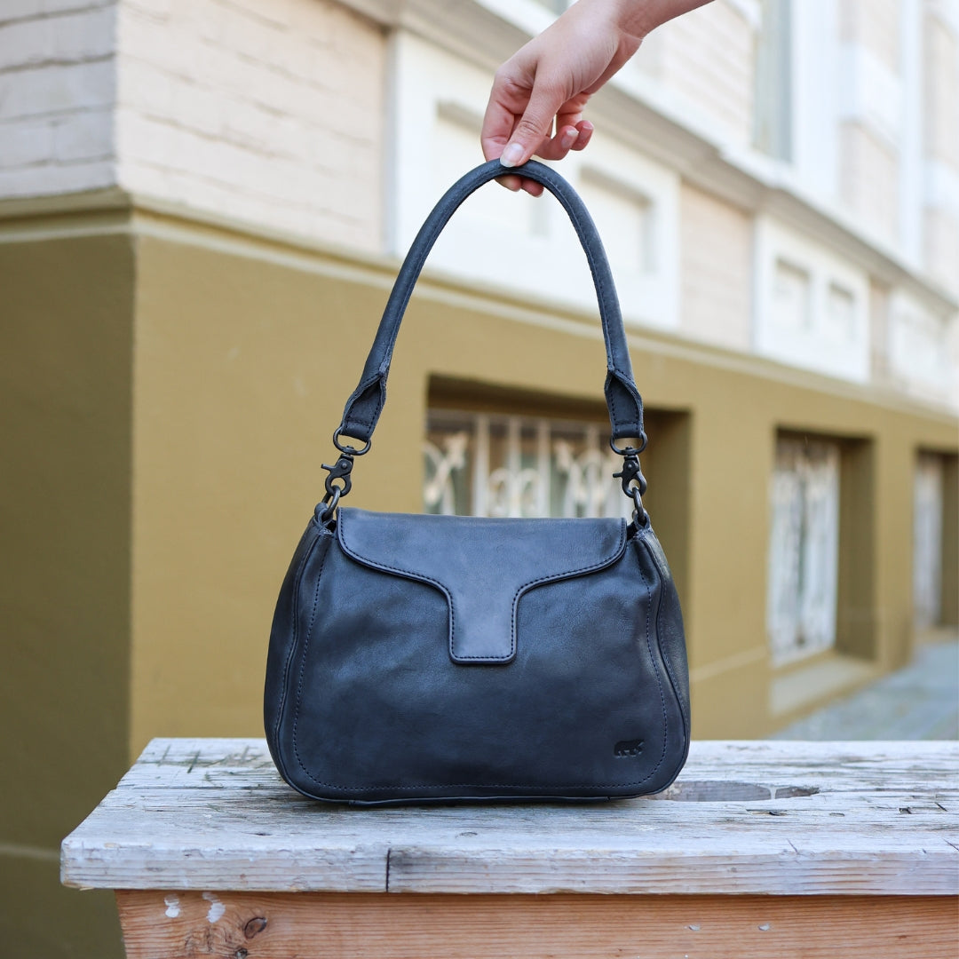 Hand-/schoudertasje met flap 'Fenna' donkerblauw BLUE