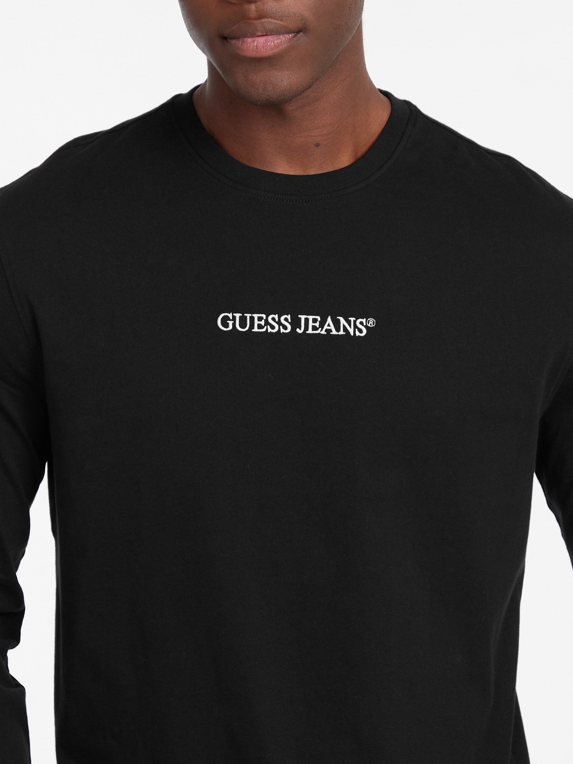 Camiseta com gola redonda e logo