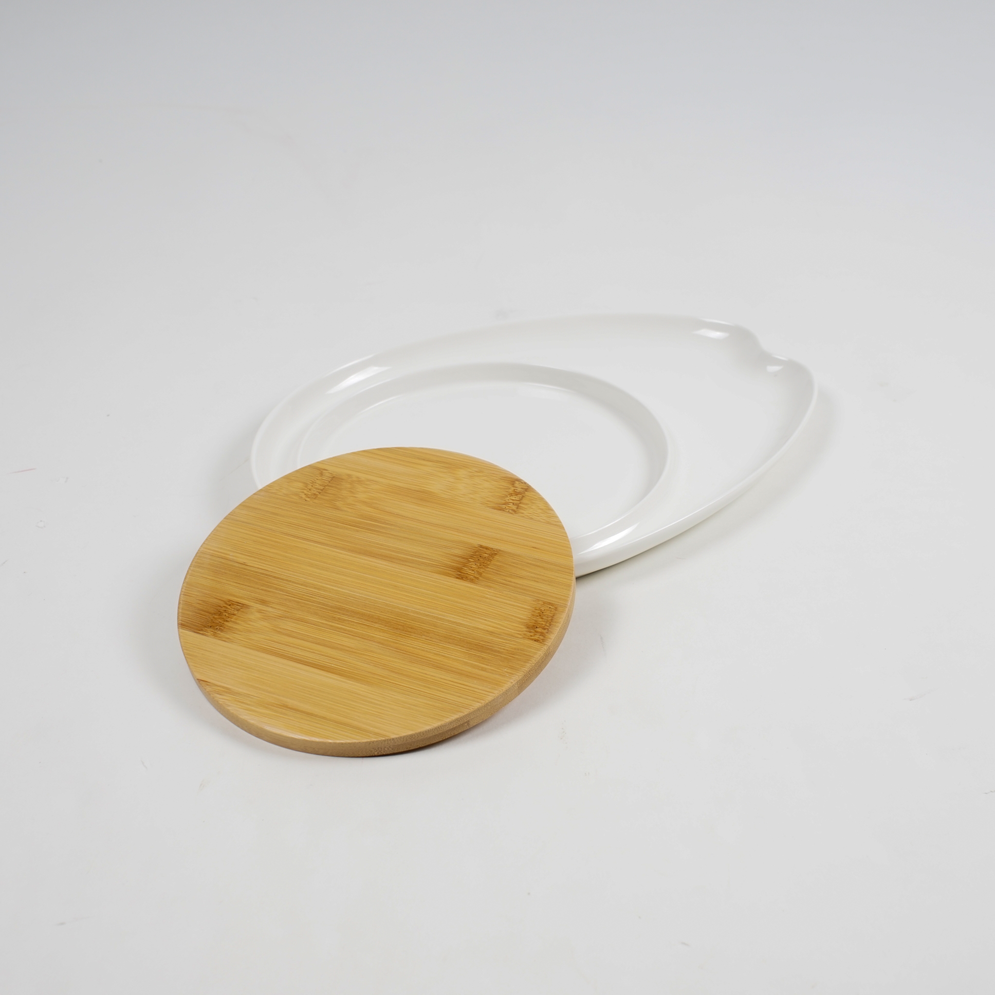 Tellerset 'Aspergo', mit Bambusplatte, weiß, H 2 cm, B 24 cm, L 32 cm zu 17,80