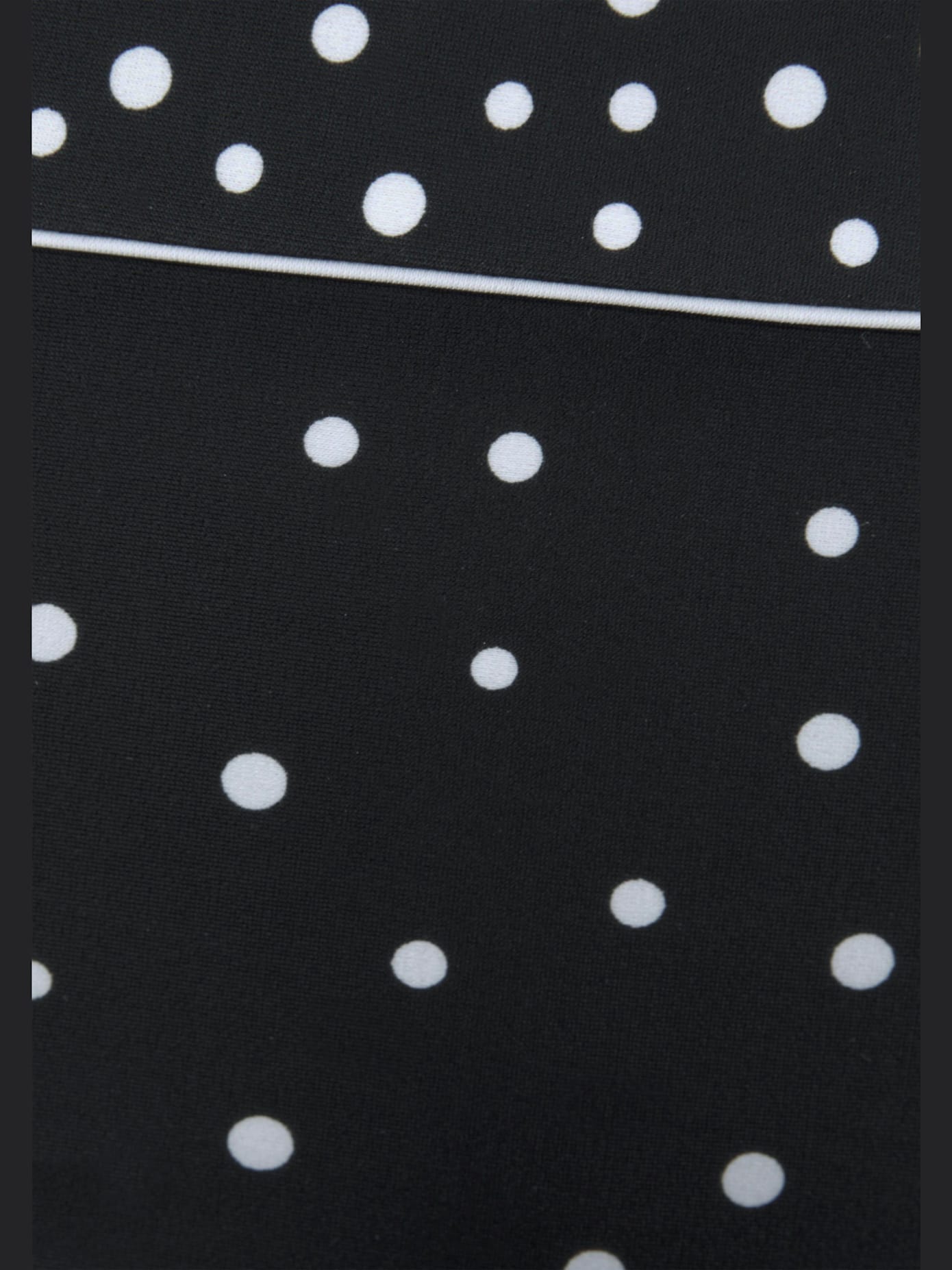 Bas de maillot de bain design classique et passepoil