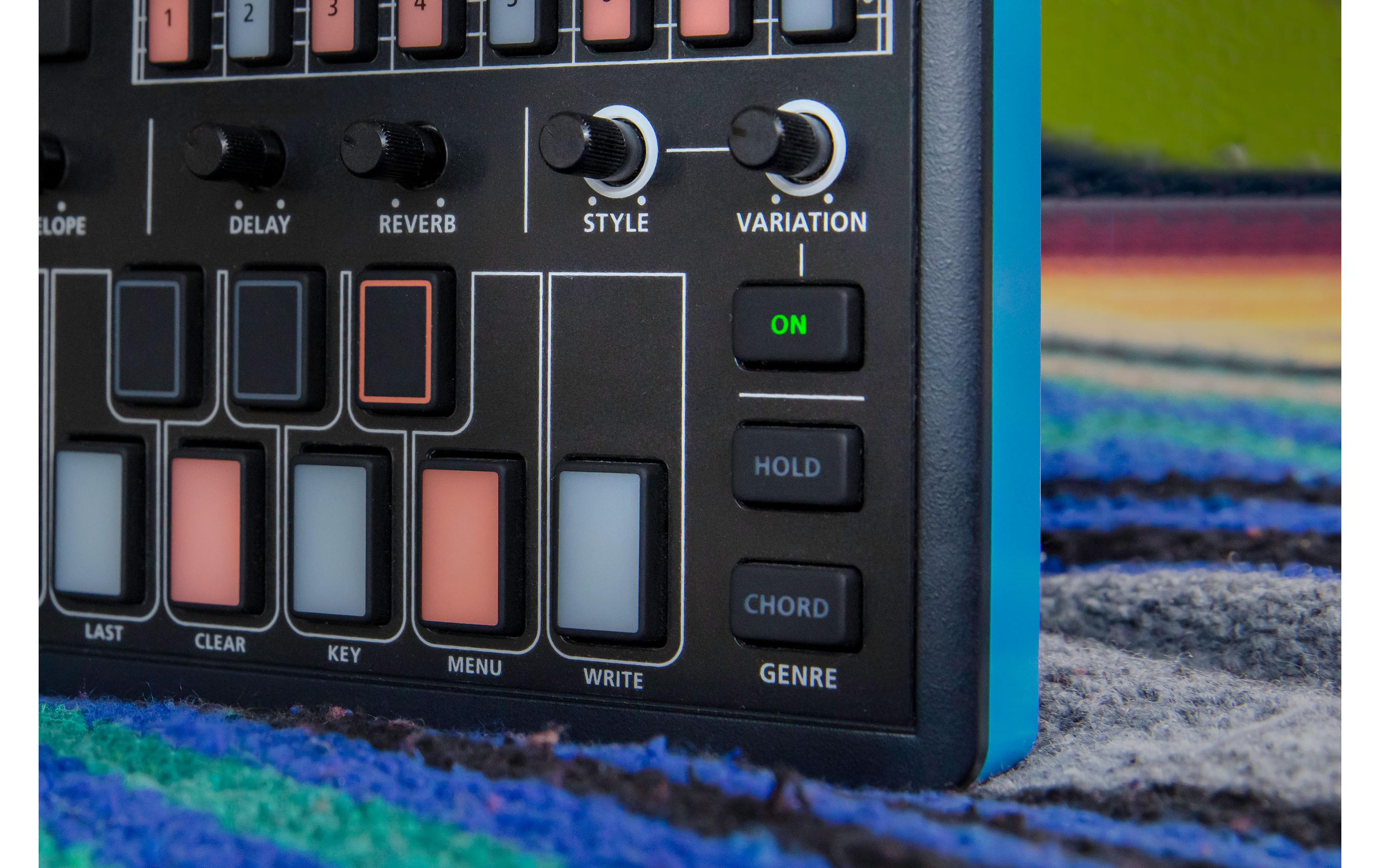 Synthesizer AIRA J-6 Chord<br>Innovative musikalische Toolbox mit kreativem Akkord-Sequencing und authentischem JUNO-60 Sound