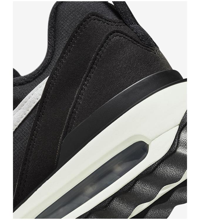 Nike Women Air Max Dawn Sneakers
