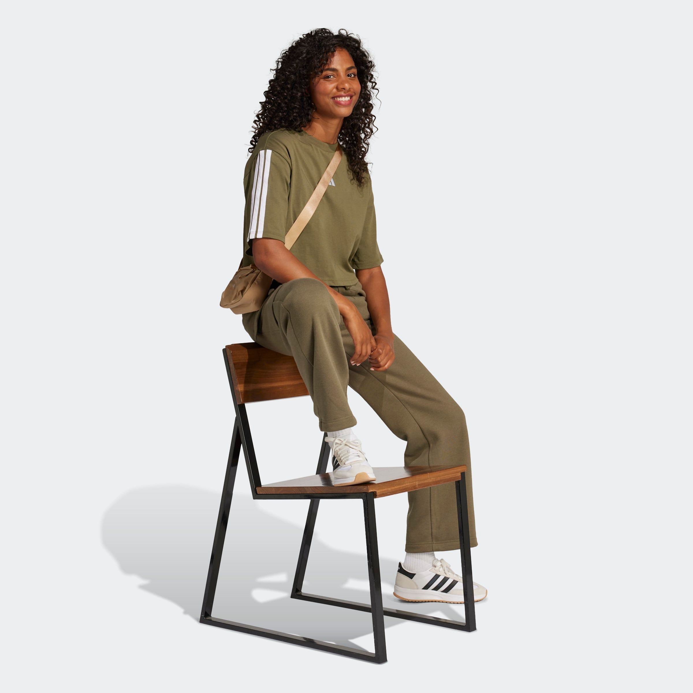 adidas Sportswear Sporthose »W LIN FL CARGO«  Cargohose mit flauschiger Innenseite, regulär geschnitten, hoher Bund