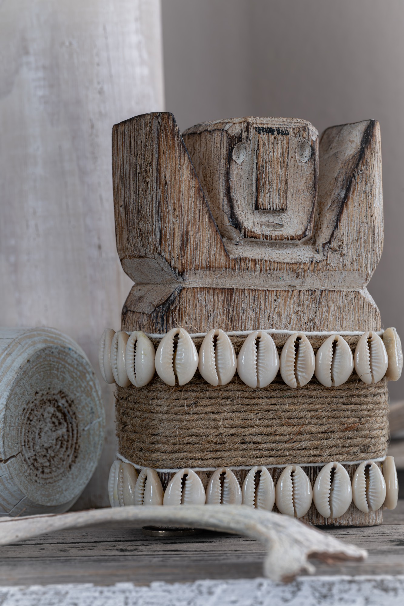 Statue 'Primitif' mit Muscheln, natur, H 15 cm, B 11 cm, L 6 cm von fischer's lagerhaus