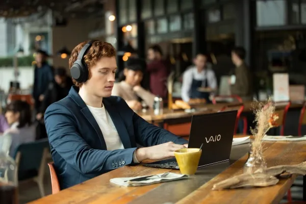 Sony WH-1000XM4 - Hovedtelefoner med mik. - fuld størrelse - Bluetooth - trådløs, kablet - NFC - aktiv støjfjerning - 3,5 mm jackstik - sort