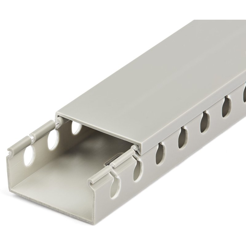 StarTech.com Chemin de Câbles PVC avec Couvercle - 50mm W x 25mm H - Longueur 2m - Slots Parallels 8mm, Goulotte Cache Câble Murale Câble Réseau PVC, max. 20 câbles, Homologué UL
