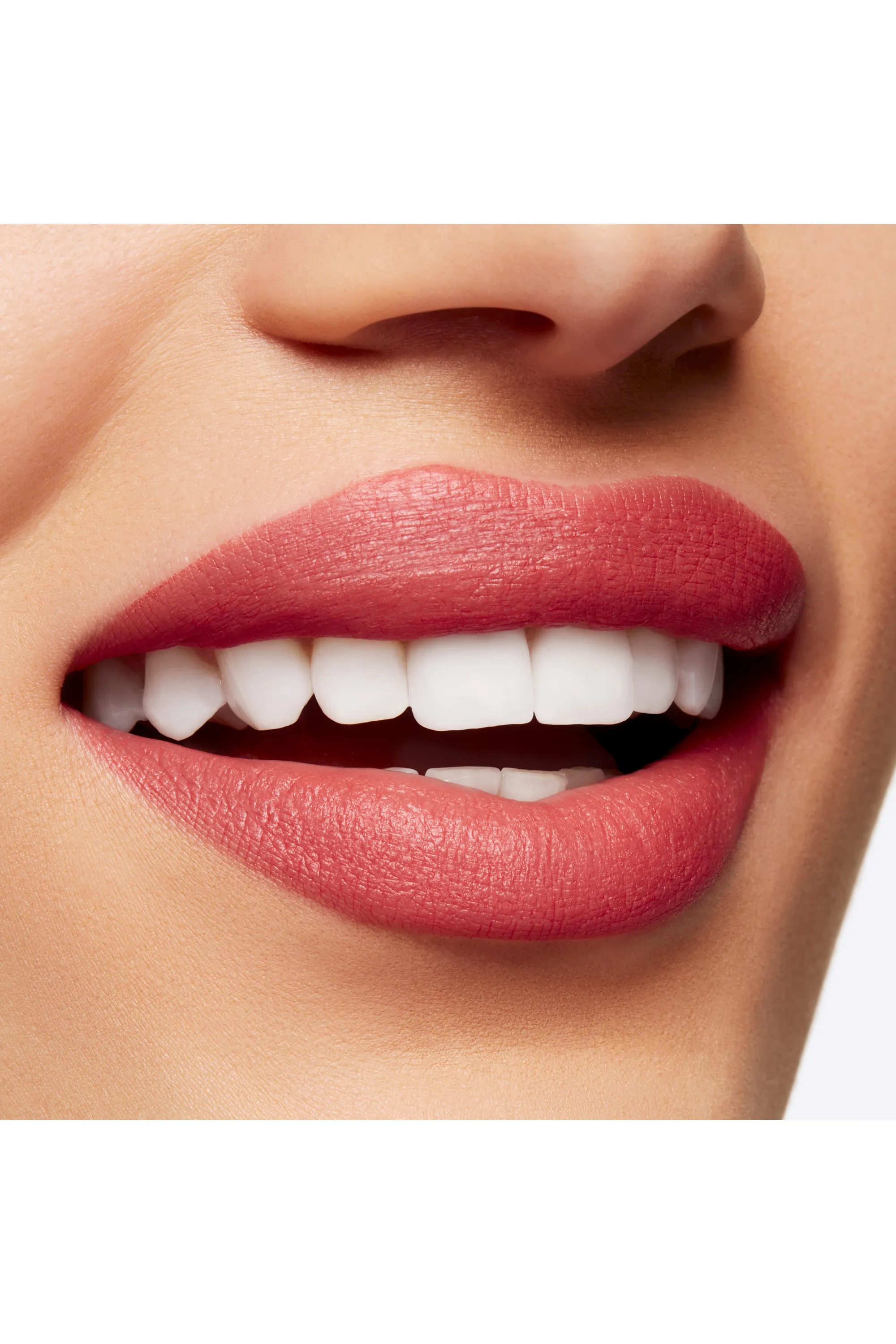 M.A.C Rouge à lèvres mat poudré Powder Kiss Velvet Blur Slim Stick-2 g