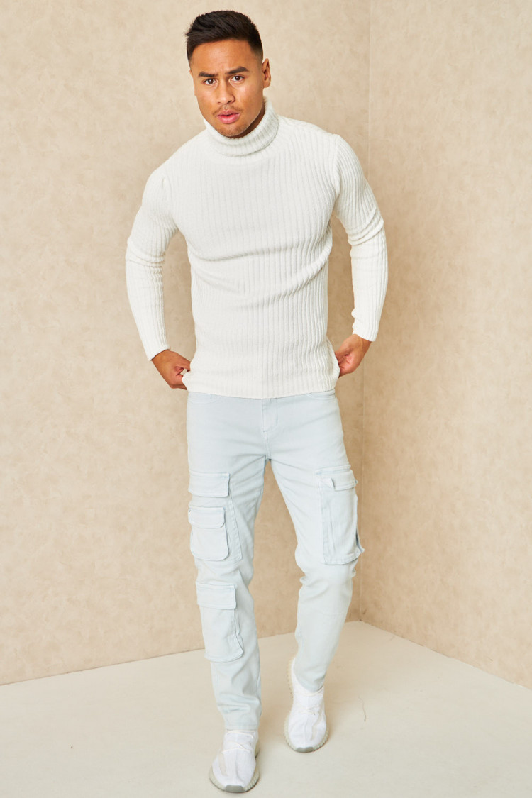 Pull blanc col roulé en velours