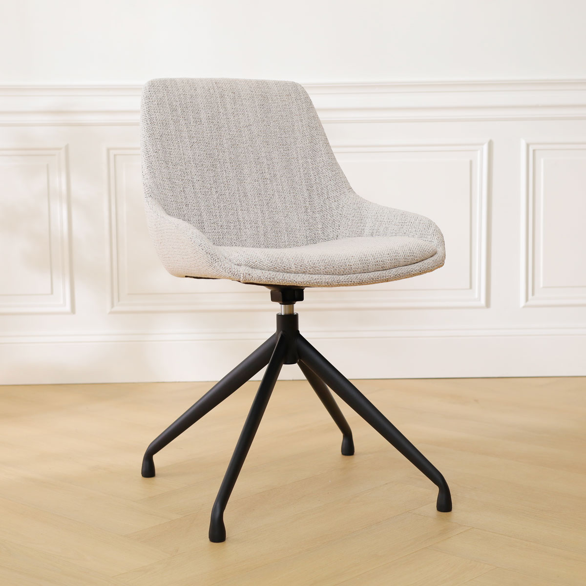 Eetkamerstoel Nola-Isa grijs beige gemêleerd draaibaar zwart