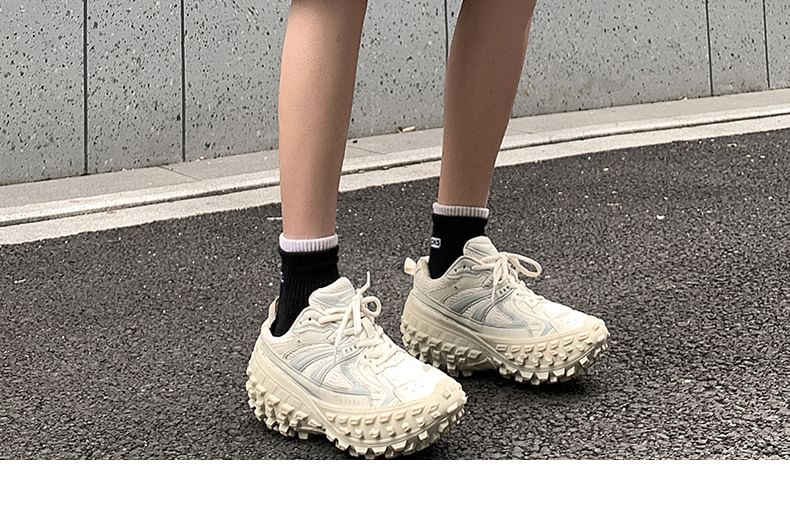Savenne - Mid Rise Plain Cargo Shorts