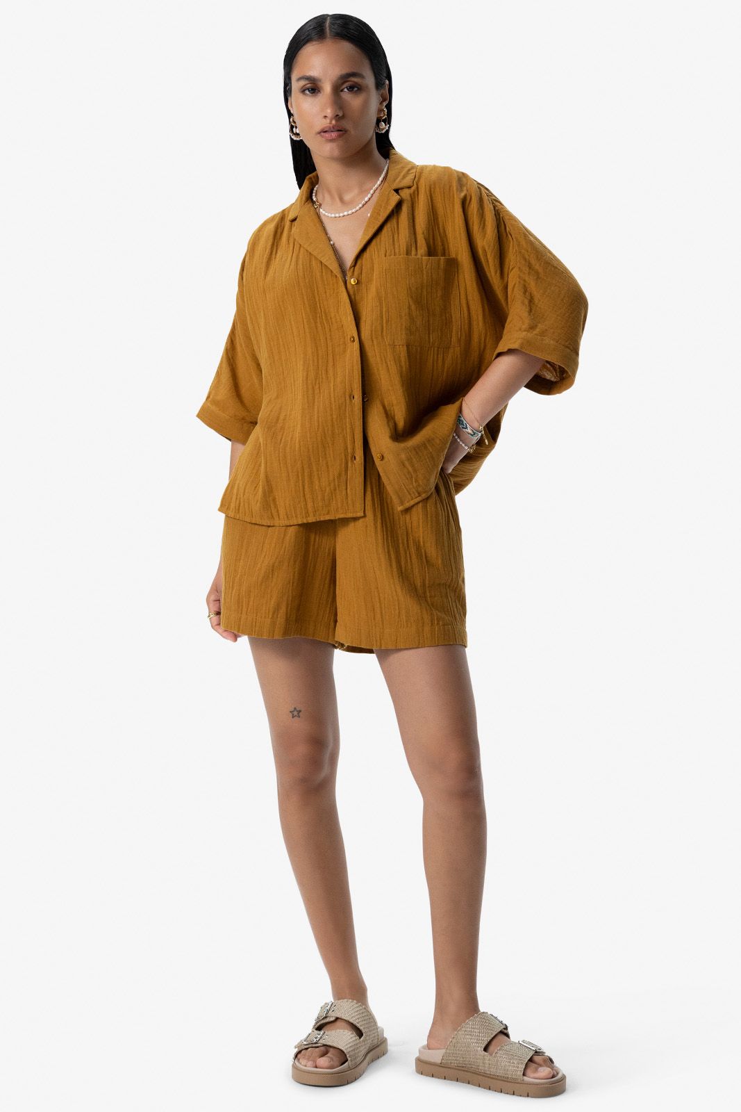 Goudbruine mousseline shorts
