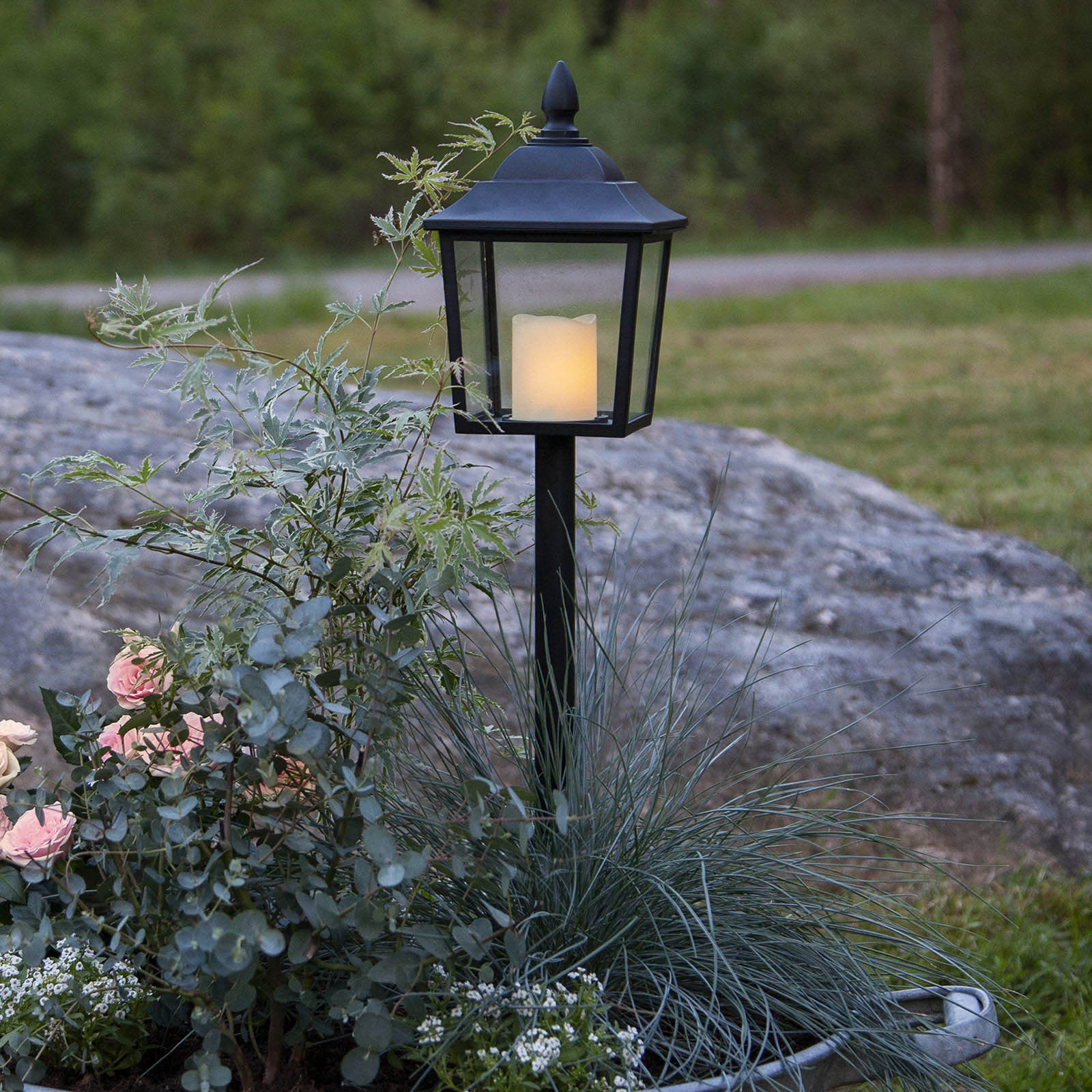 (52cm) LED Grablicht Outdoor Kerze in Laterne mit Spiess IP44 Flamme Laterne (12.064-59) inkl. CR2450 - Warmweiss
