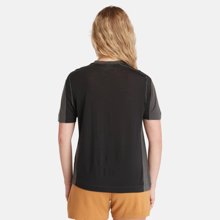 Camiseta Timberland x Icebreaker Merino ZoneKnit para mulheres na cor cinza escuro.