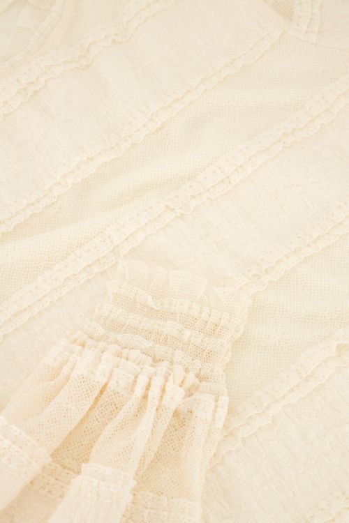Witte kanten top met ballonmouwen