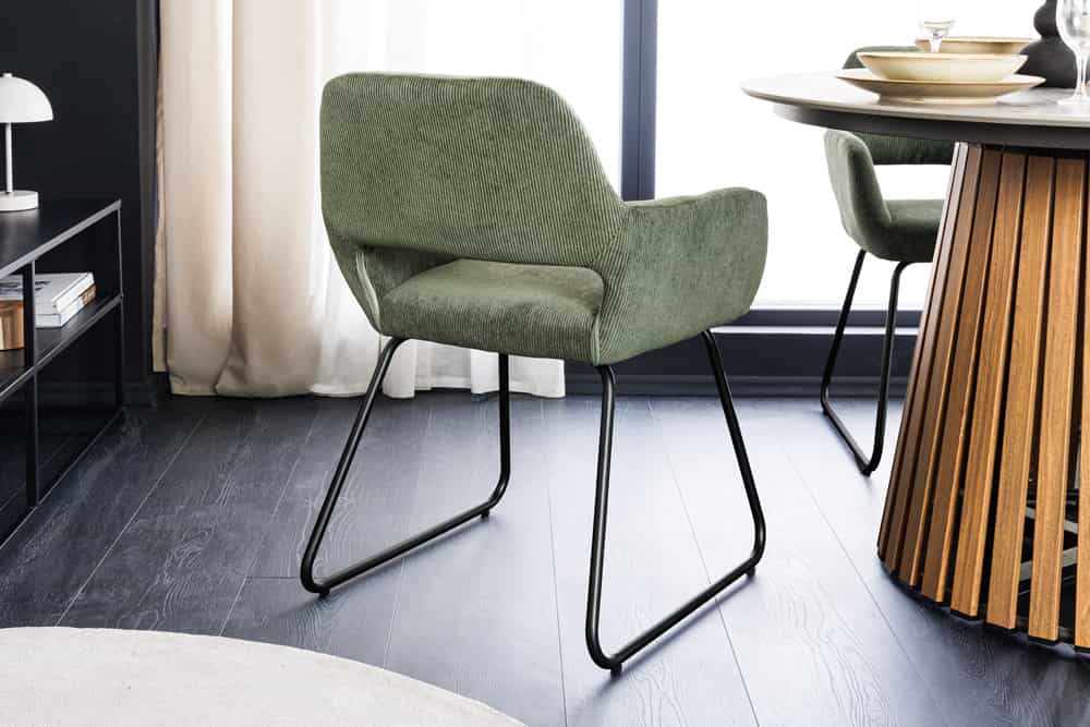 Design Stuhl MUSTANG grün Cord mit Armlehne schwarz Metallgestell