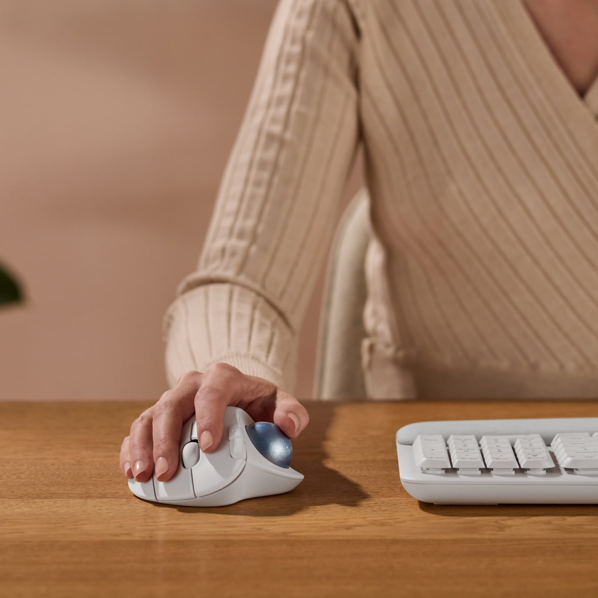 Logitech Ergo M575S trådløs trackball-mus (hvit)