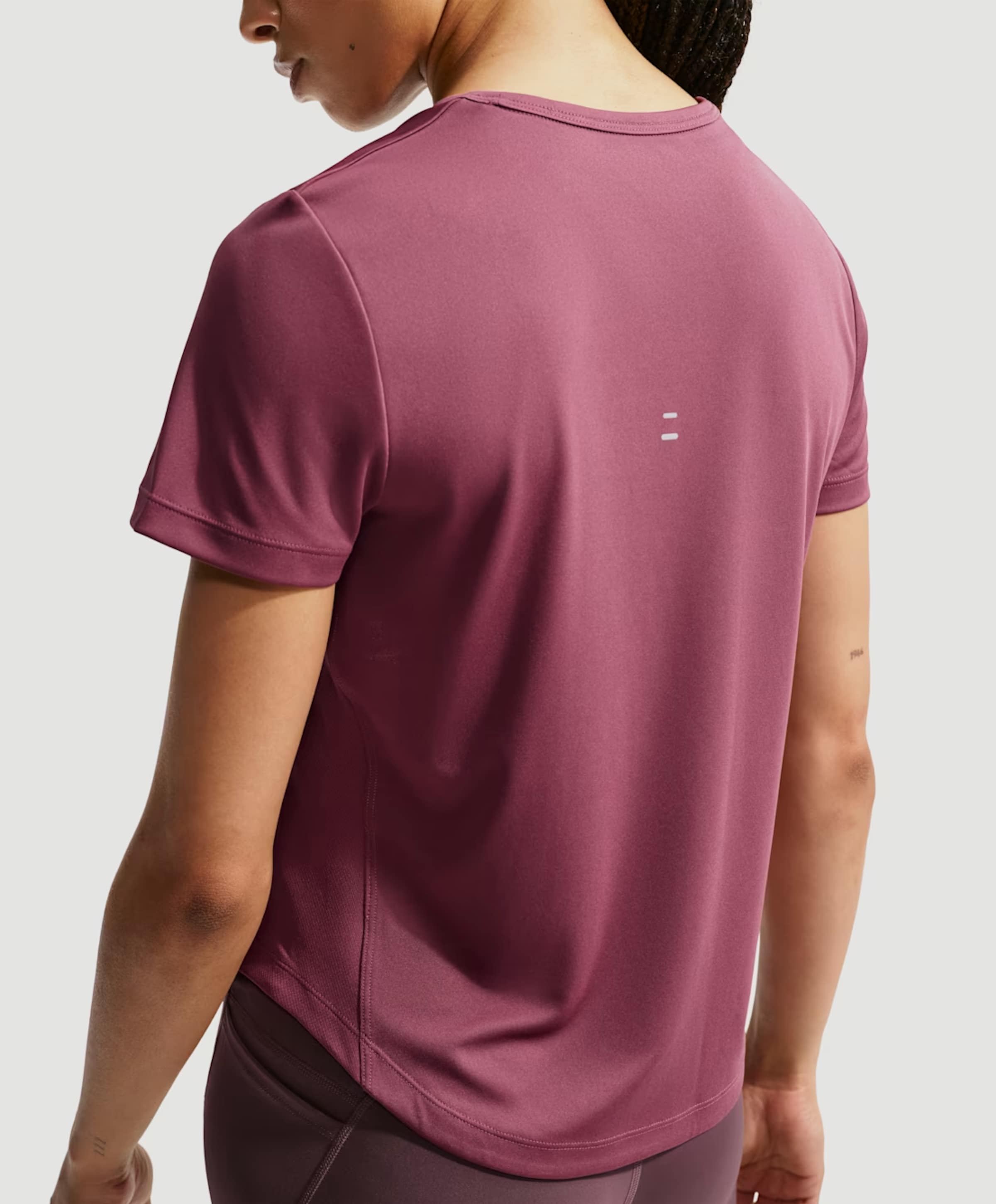 Nike Dames t-shirt roze