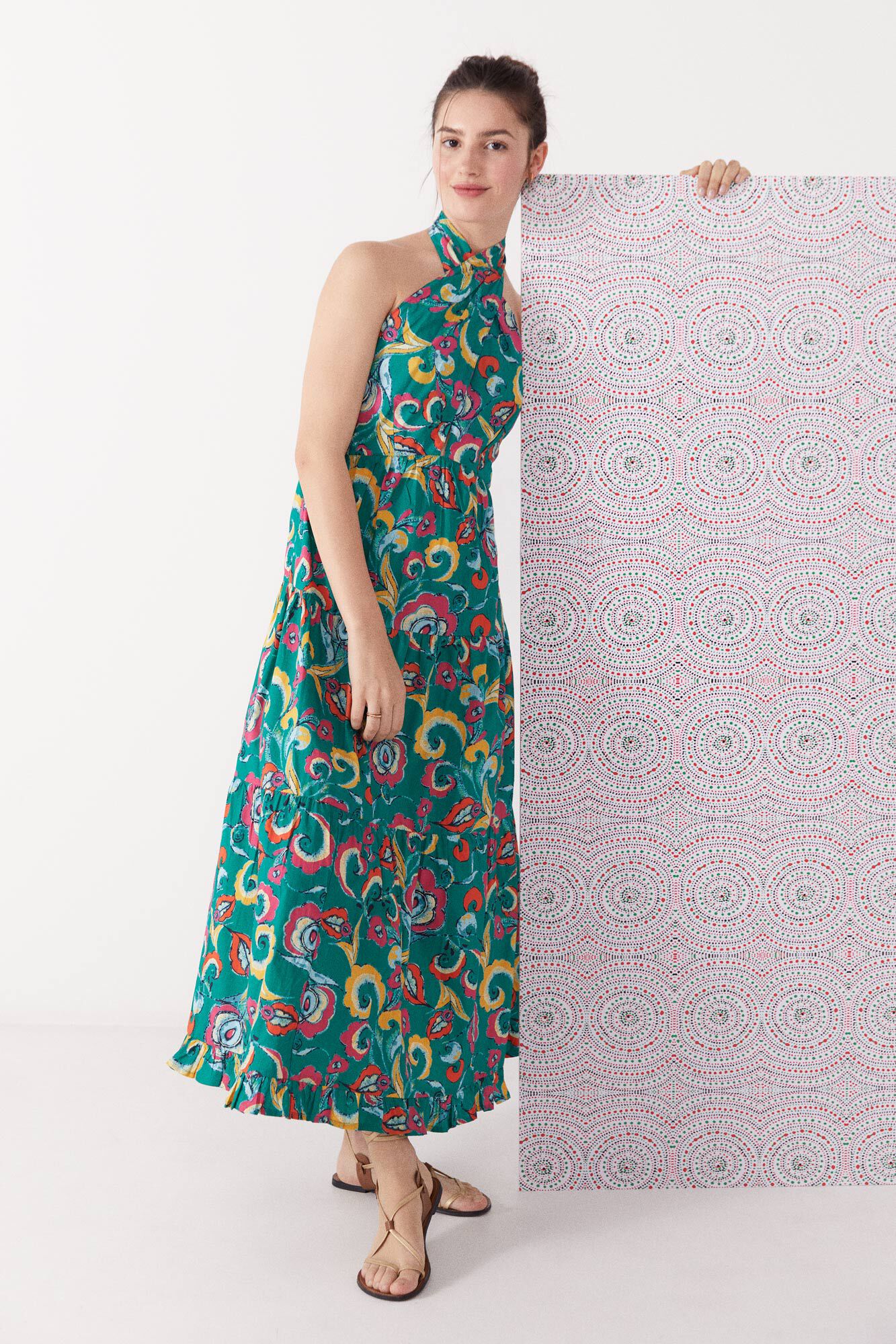 Vestido midi com ombros à mostra - garrafa