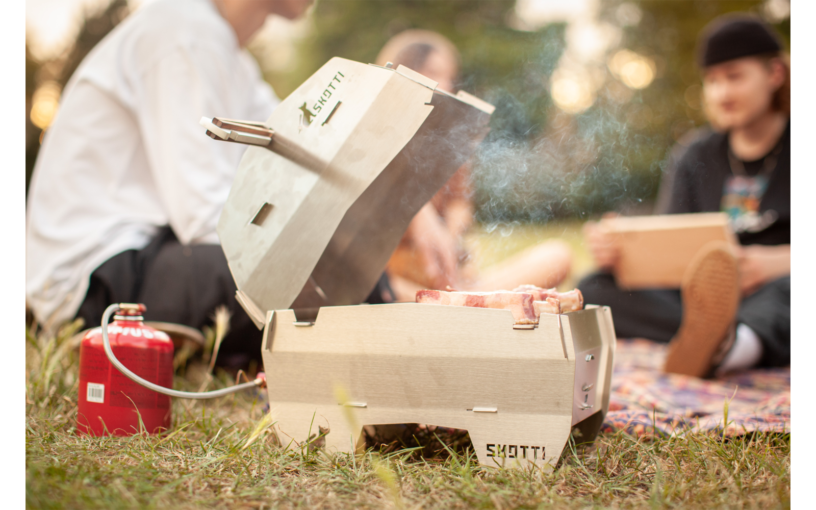 Skotti Grillhaube / Deckel Cap für Skotti Grill inklusive Planentasche und Grillzange