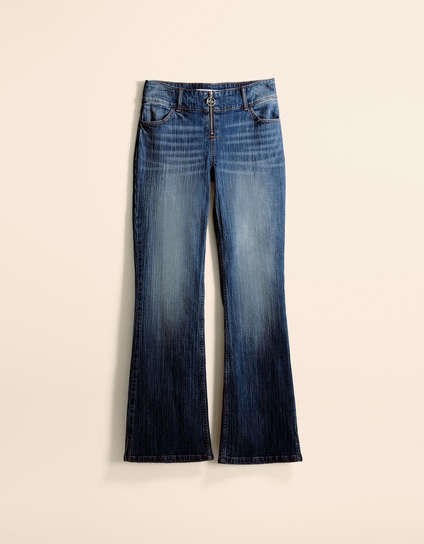 calça jeans flare de cintura baixa