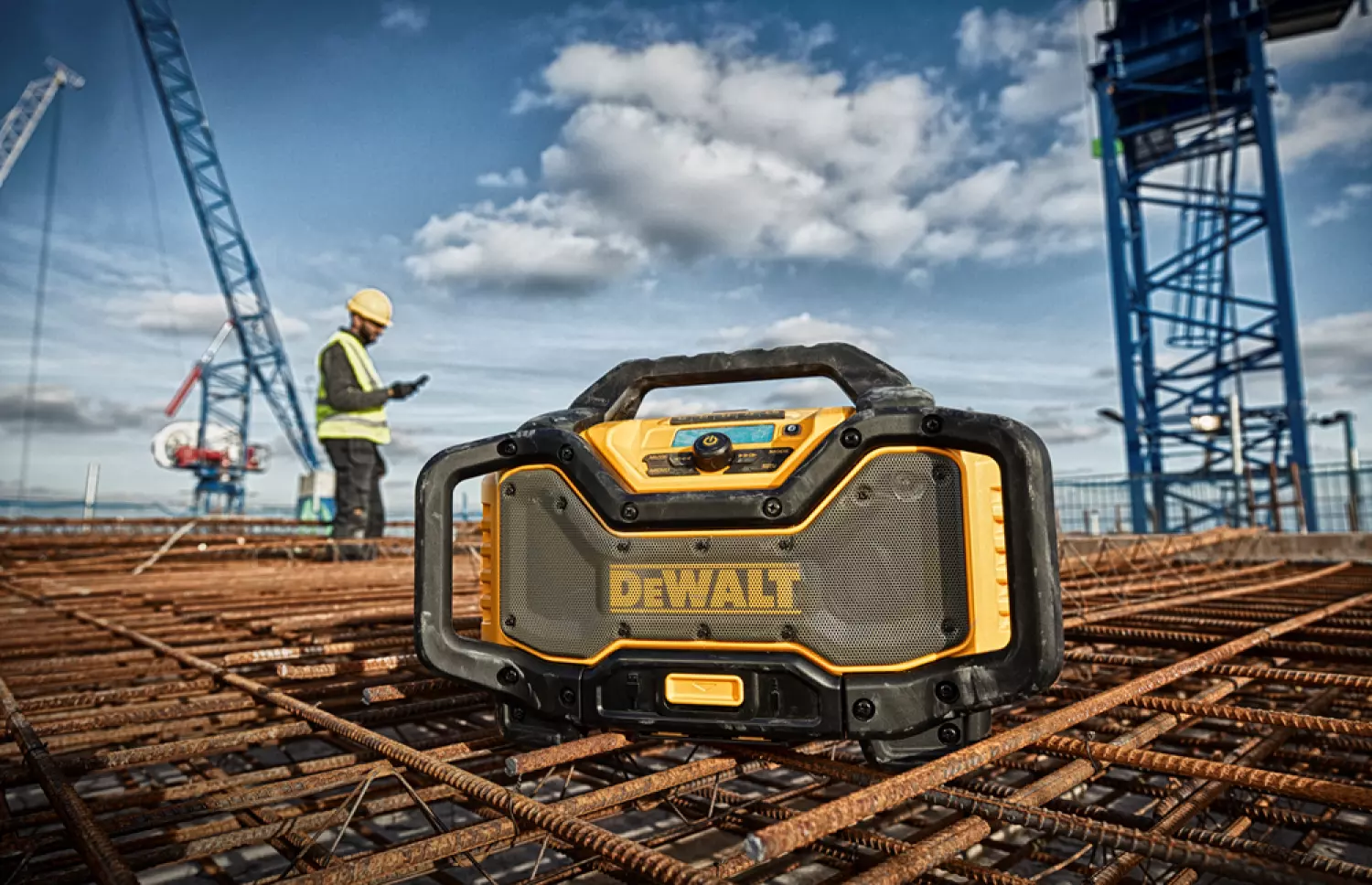 DeWALT DCR027 18V Li-Ion accu DAB  Bouwradio met oplaadfunctie - werkt op netstroom & accu