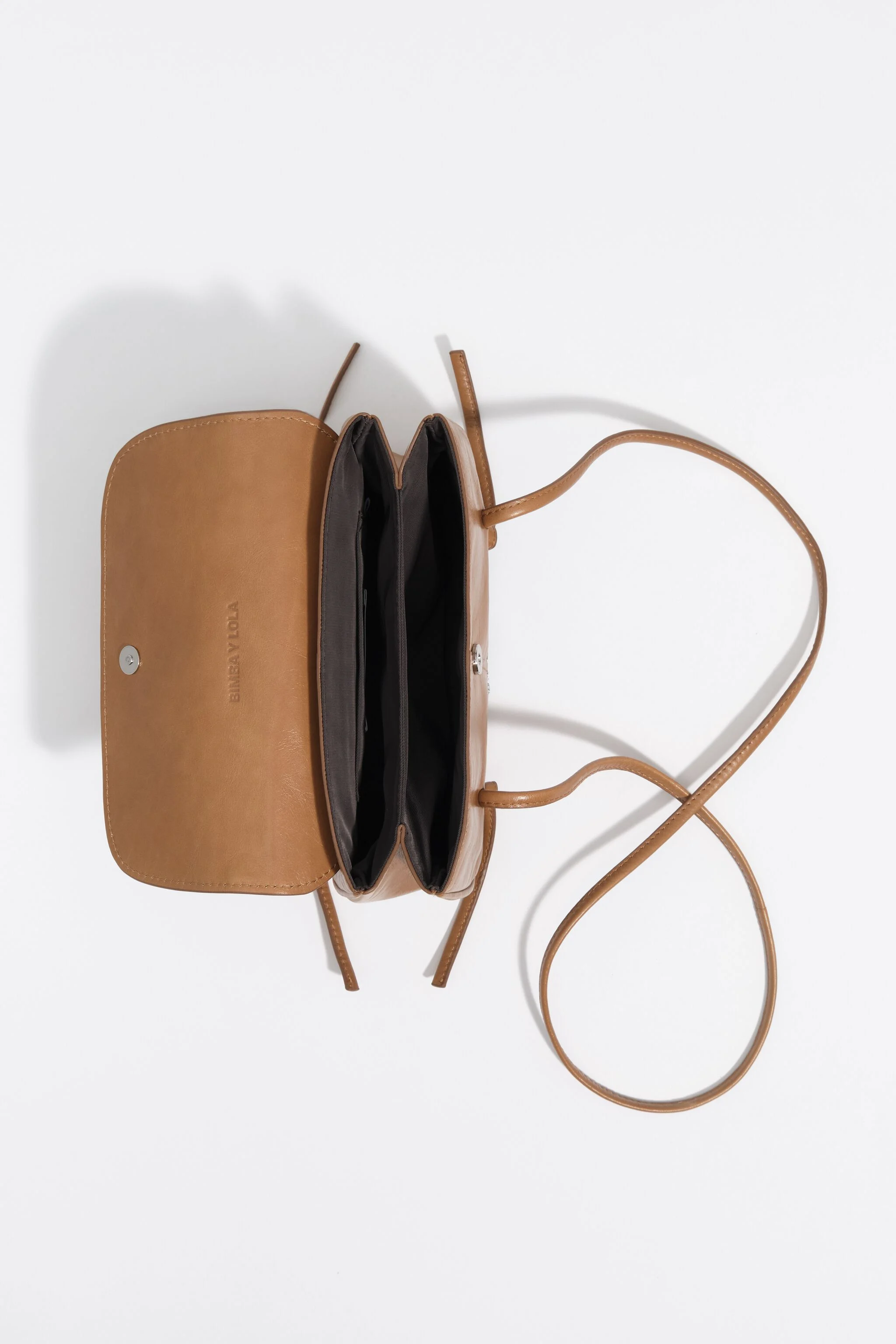 Bolsa Mini Flap em couro cor mel