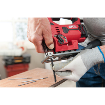 SKIL decoupeerzaag 4530AA 550W - met pendelfunctie
