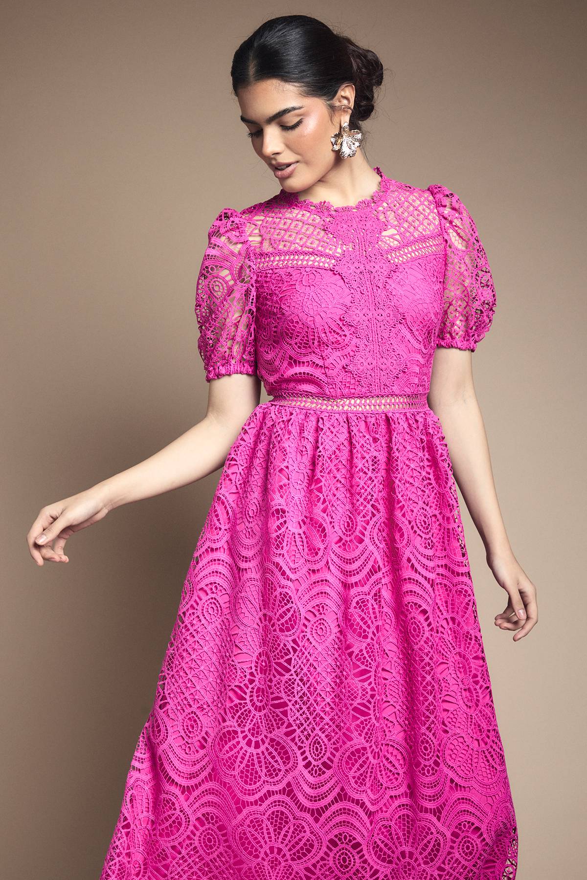 Oasis Robe Midi Ajustée Et Évasée En Dentelle À Manches Bouffantes