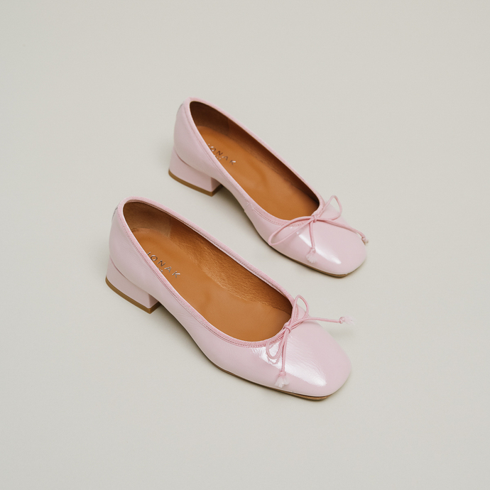 Ballerines à talons  en vernis plissé rose clair