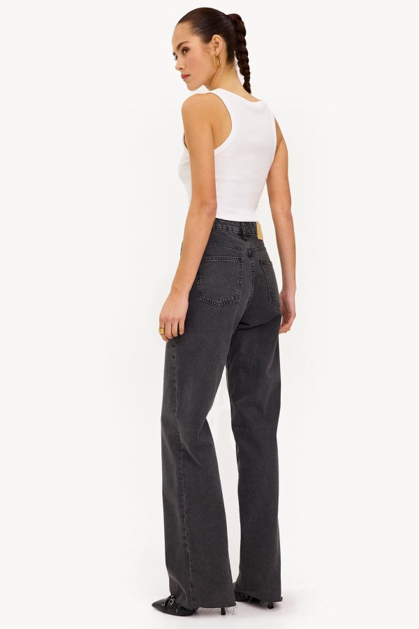 THE STRAIGHT FIT