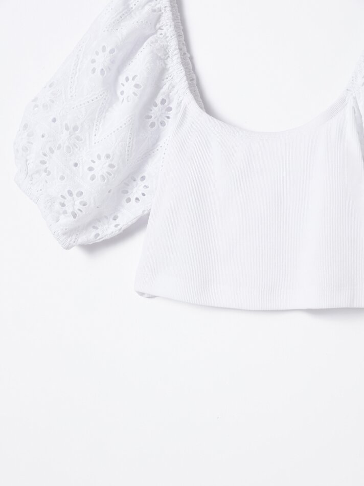 Top cropped com mangas vazadas - Branco