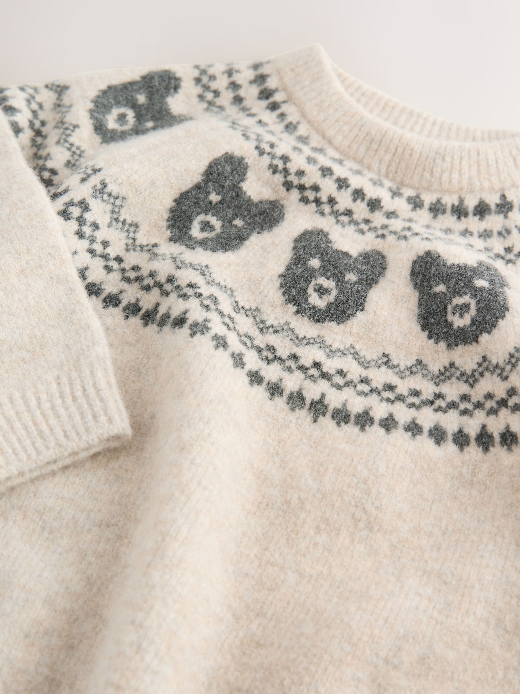 Neutraal met beren - Gebreide trui met fairisle-motief en ronde hals (3mnd -7jr)
