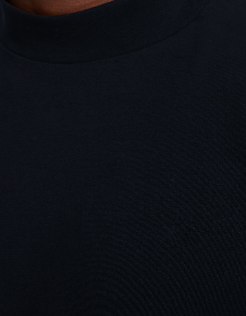 Camiseta de manga comprida com gola alta