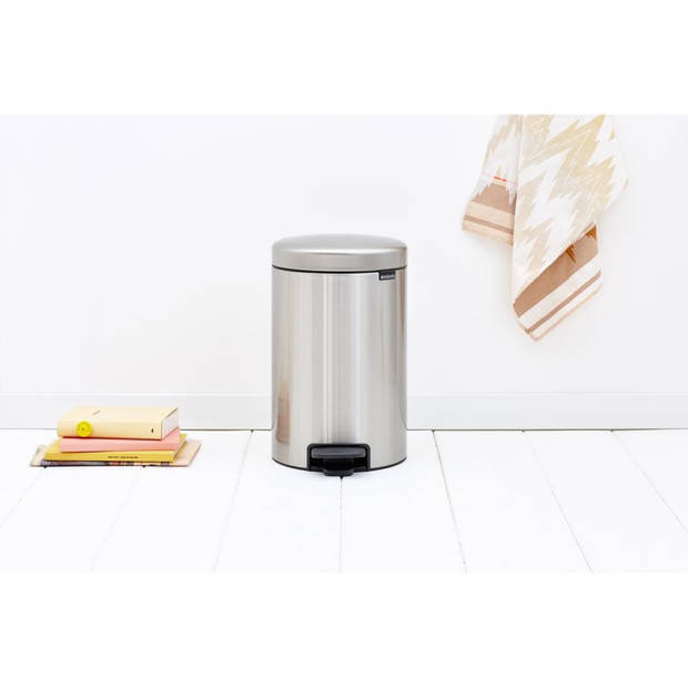 Brabantia newIcon pedaalemmer 12 liter met kunststof binnenemmer - Matt Steel Fingerprint Proof