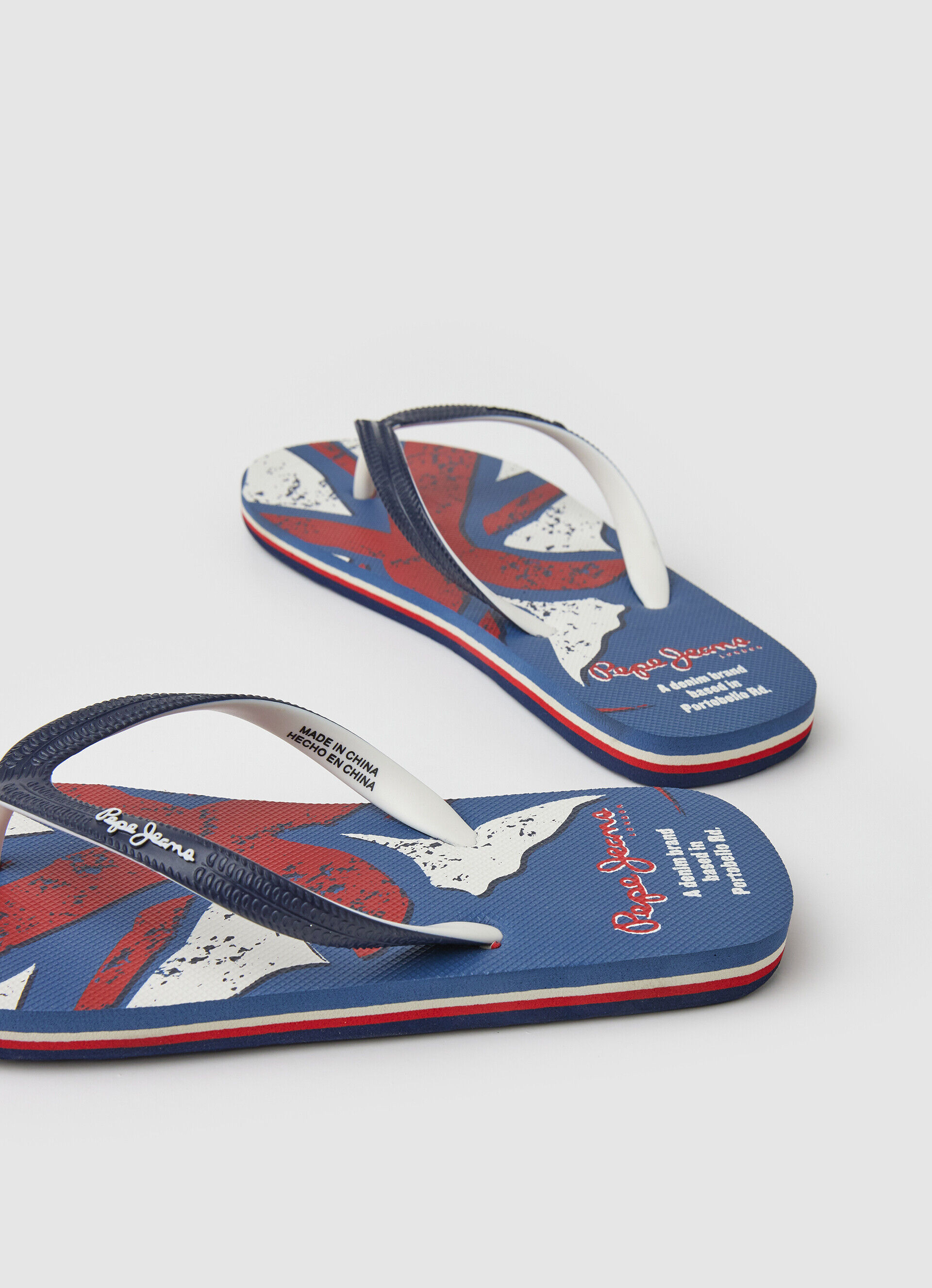 Chinelo de dedo com estampa de bandeira de praia - azul marinho