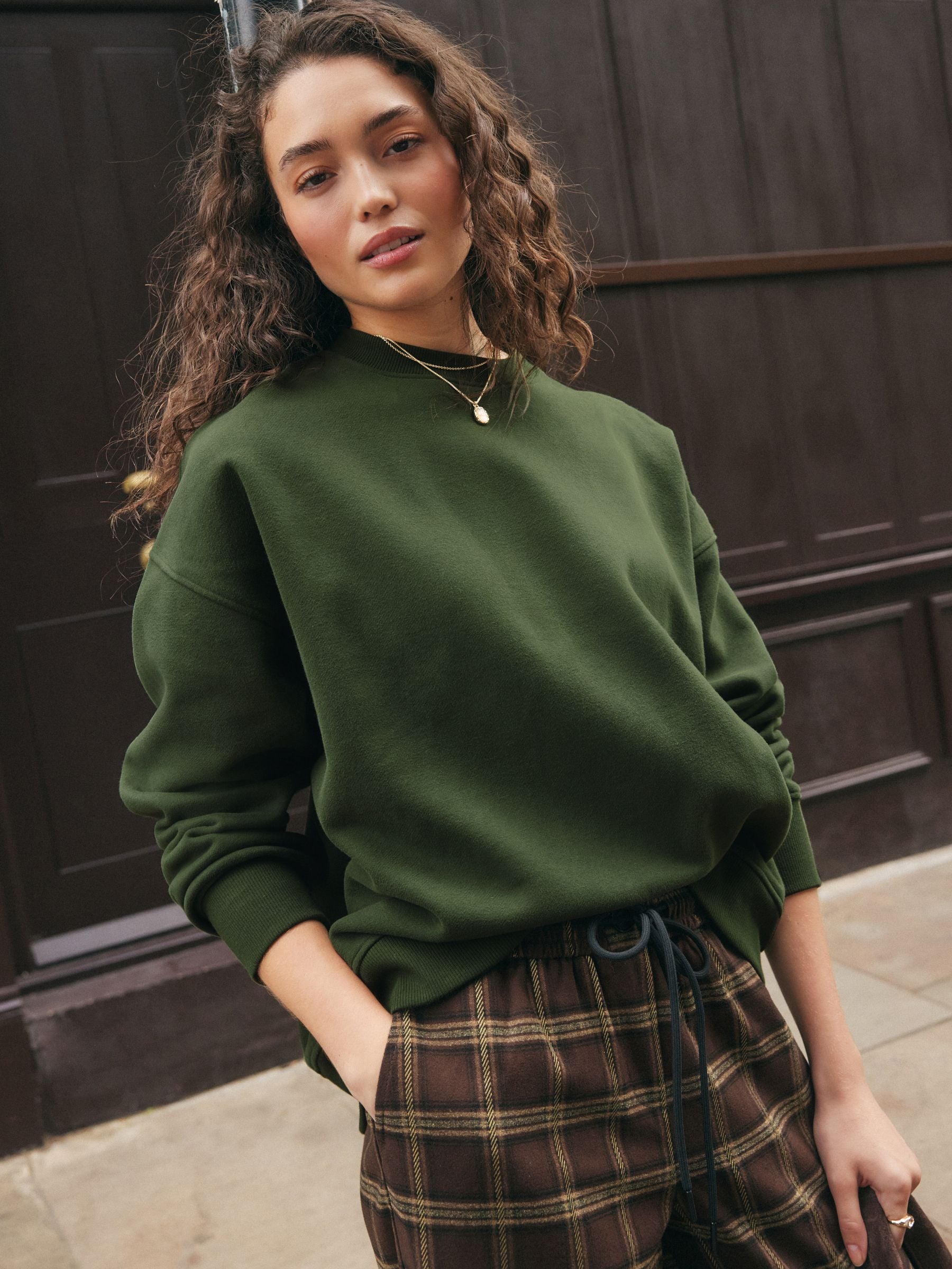 Kakigroen - Supersoft Peached Essentials sweatshirt met ronde hals en naaddetail